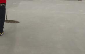 在工廠進行保潔作業時，要注意什么呢？